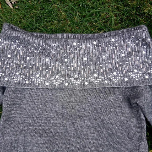 🖤 WH | BM Grey + Silver Studded Off Shoulder Sweater Xs - Picture 2 of 4